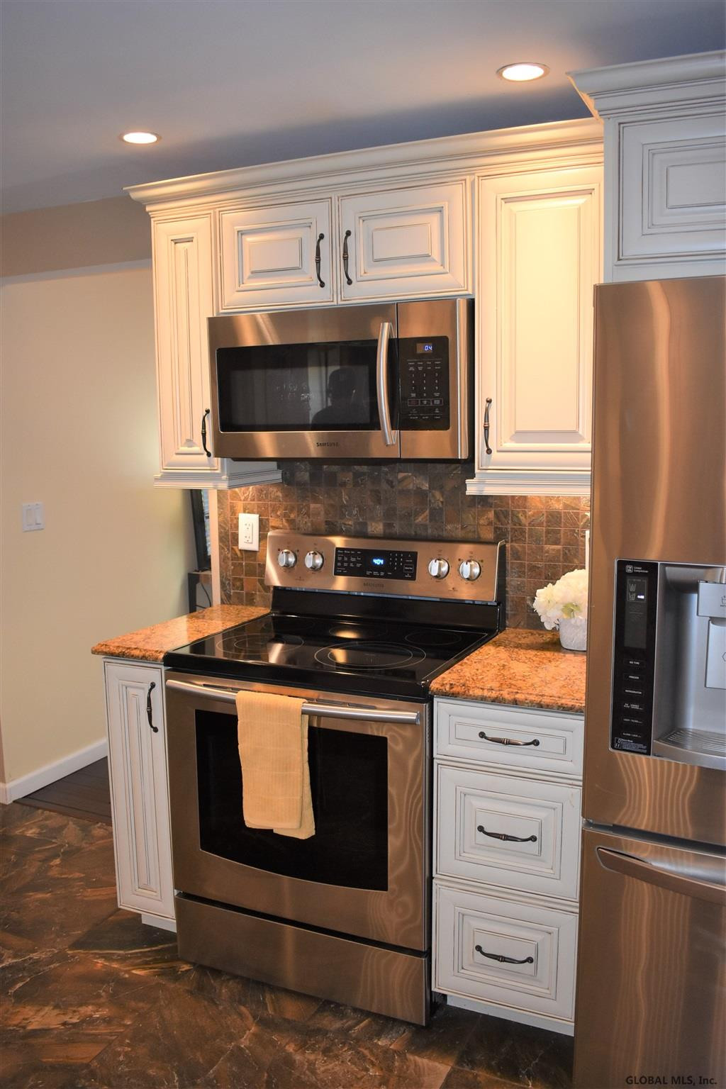 25 Meadow Rue Place Malta, NY 12020 - Photo 8 of 44 Photo 8