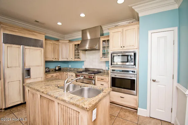 $3,200,000 | 5715 Ocean Drive, Emerald Isle, NC 28594