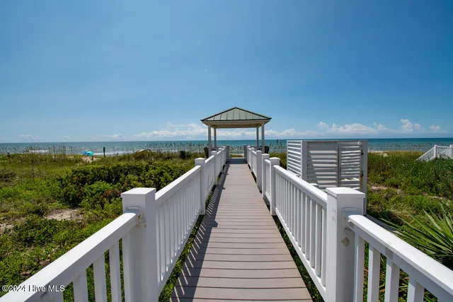 $3,200,000 | 5715 Ocean Drive, Emerald Isle, NC 28594