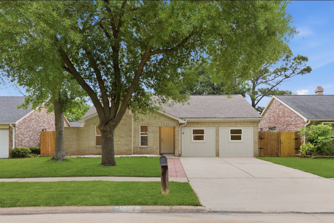 6718 Deer Ridge Lane Houston, TX 77086 - Photo 2 of 23