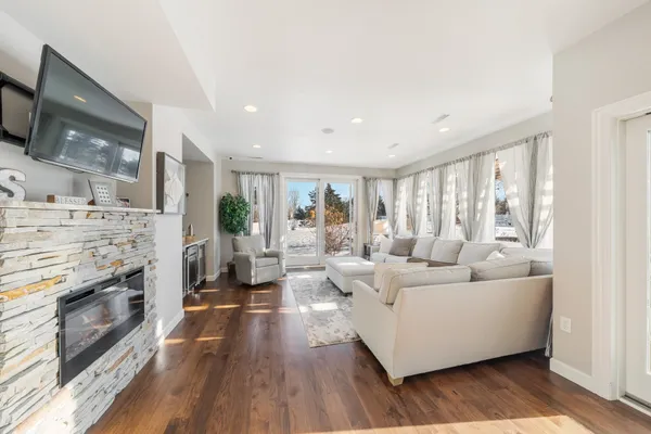 $1,199,900 | 2948 Buttercup Road, Neenah, WI 54956