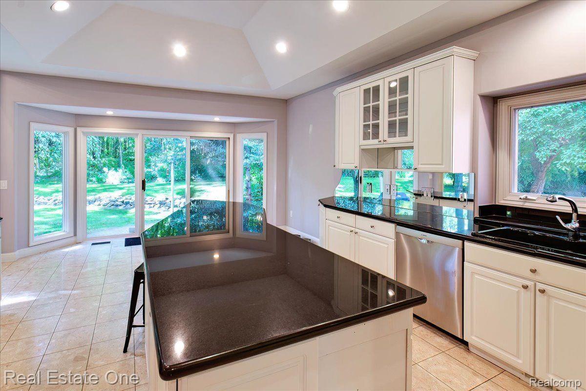 5016 Stonehenge Drive Rochester, MI 48306 - Photo 14 of 82 Gallery Image 14