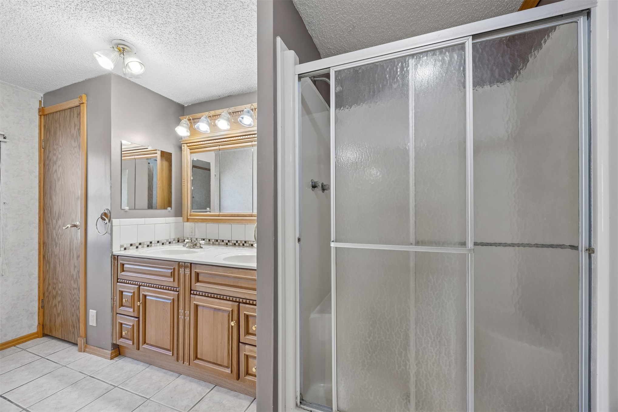 85256 Stephen Road Yulee, FL 32097 - Photo 33 of 48 a bathroom with a shower and a sink