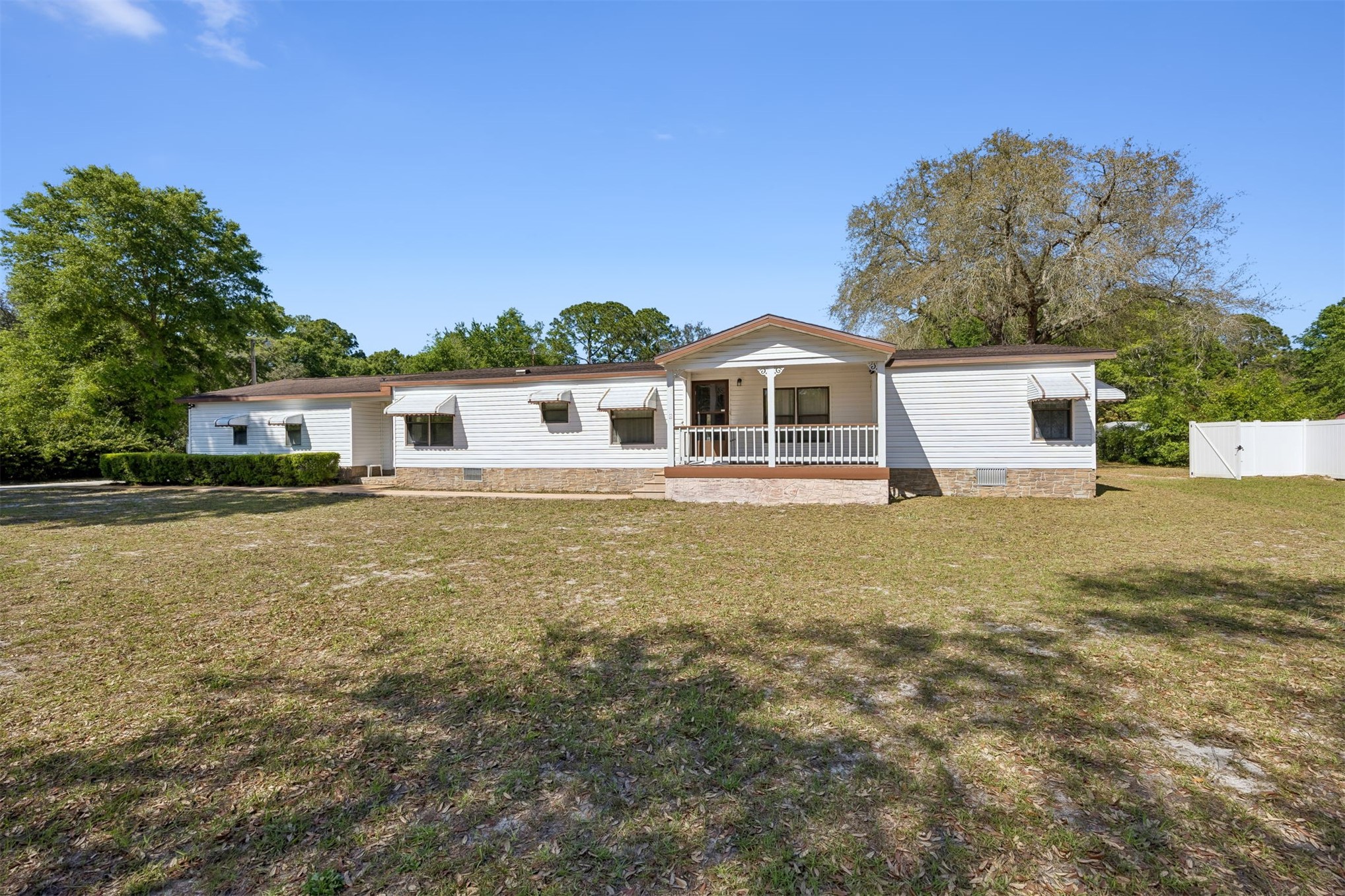 85256 Stephen Road Yulee, FL 32097 - Photo 44 of 48 a front view of a house with a garden