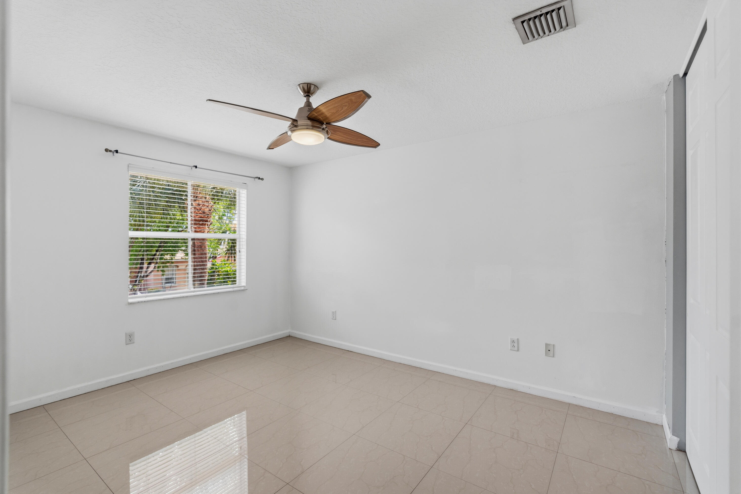15744 Southwest 53rd Court Miramar, FL 33027 - Photo 32 of 56 DSC01592