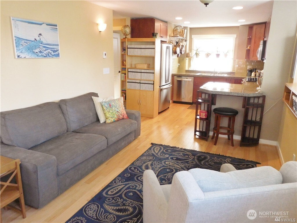 3615 Albion Place North, Unit A Seattle, WA 98103 - Photo 5 of 22