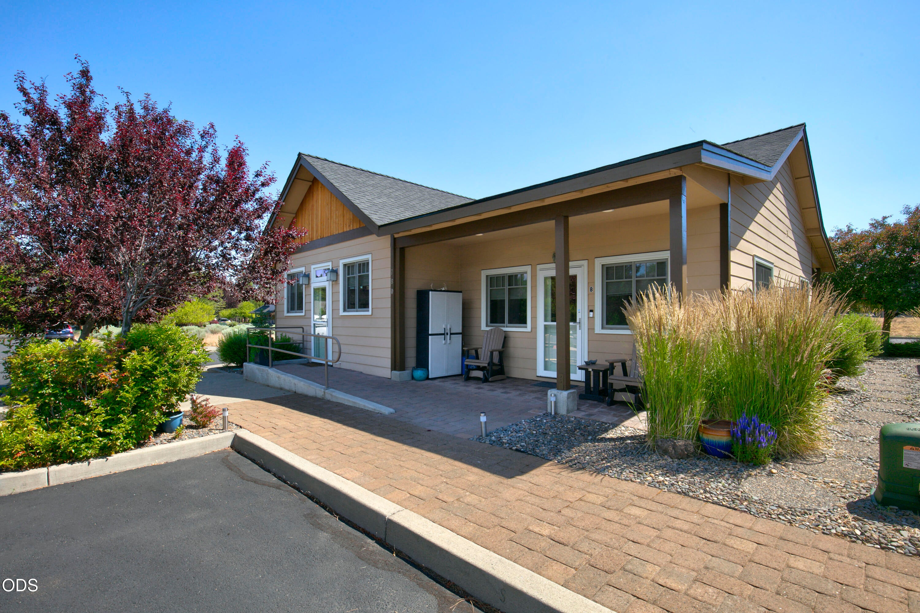 780 West View Loop Sisters, OR 97759 - Photo 2 of 21 Gallery Image 2