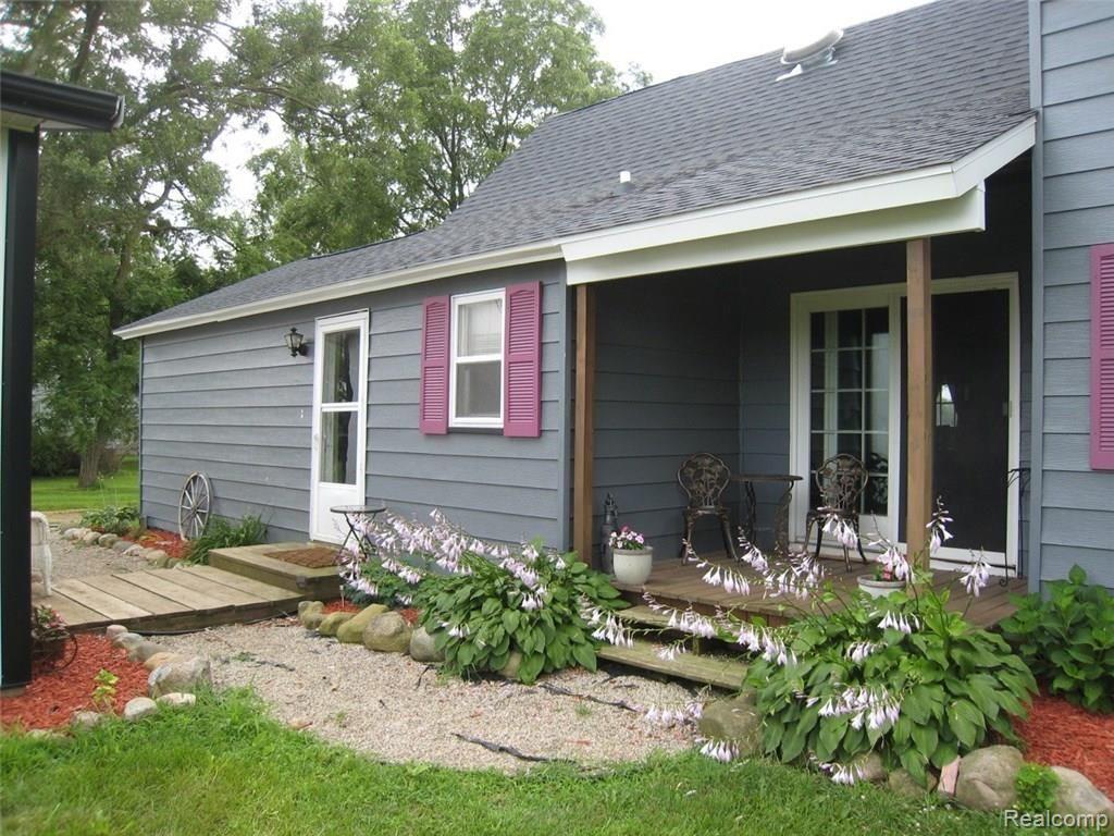 2563 East Burnside Road North Branch, MI 48461 - Photo 8 of 33 Porch 2.jpg