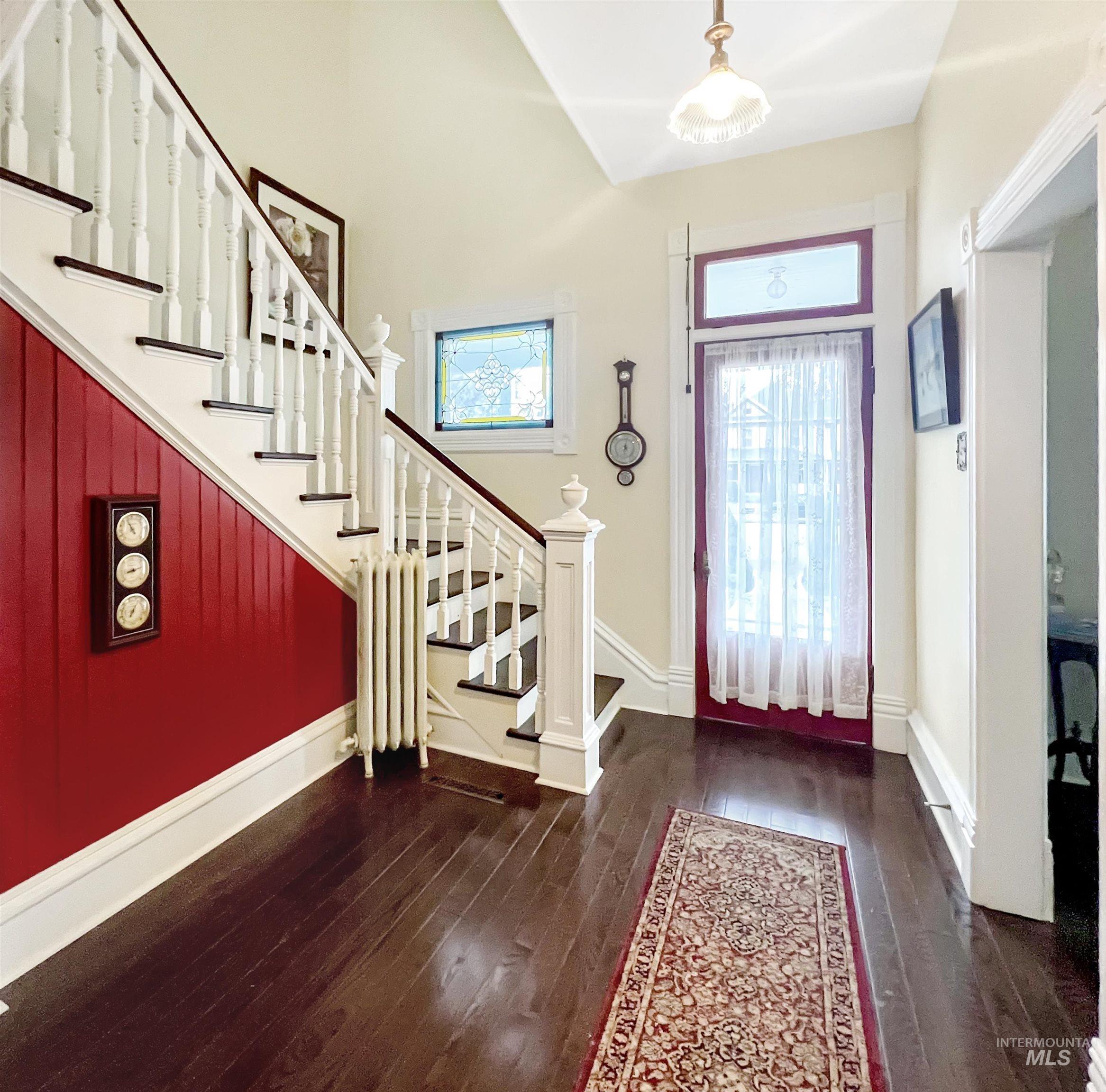 516 East Main Street Weiser, ID 83672 - Photo 11 of 50 Foyer entrance featuring dark wood-style flooring and decorative radiator heating unit