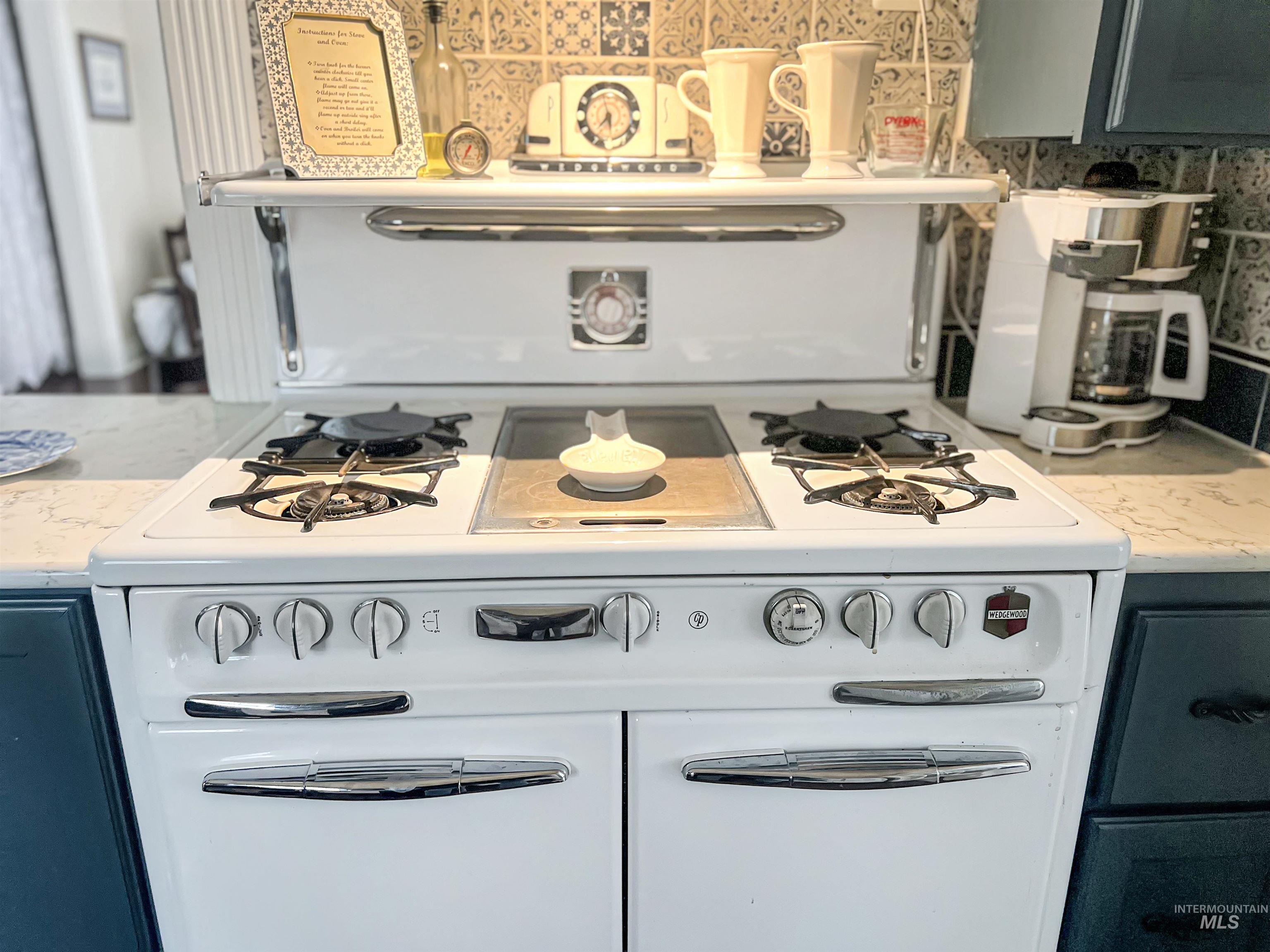 516 East Main Street Weiser, ID 83672 - Photo 23 of 50 Kitchen view of vintage refurbished gas range with two ovens