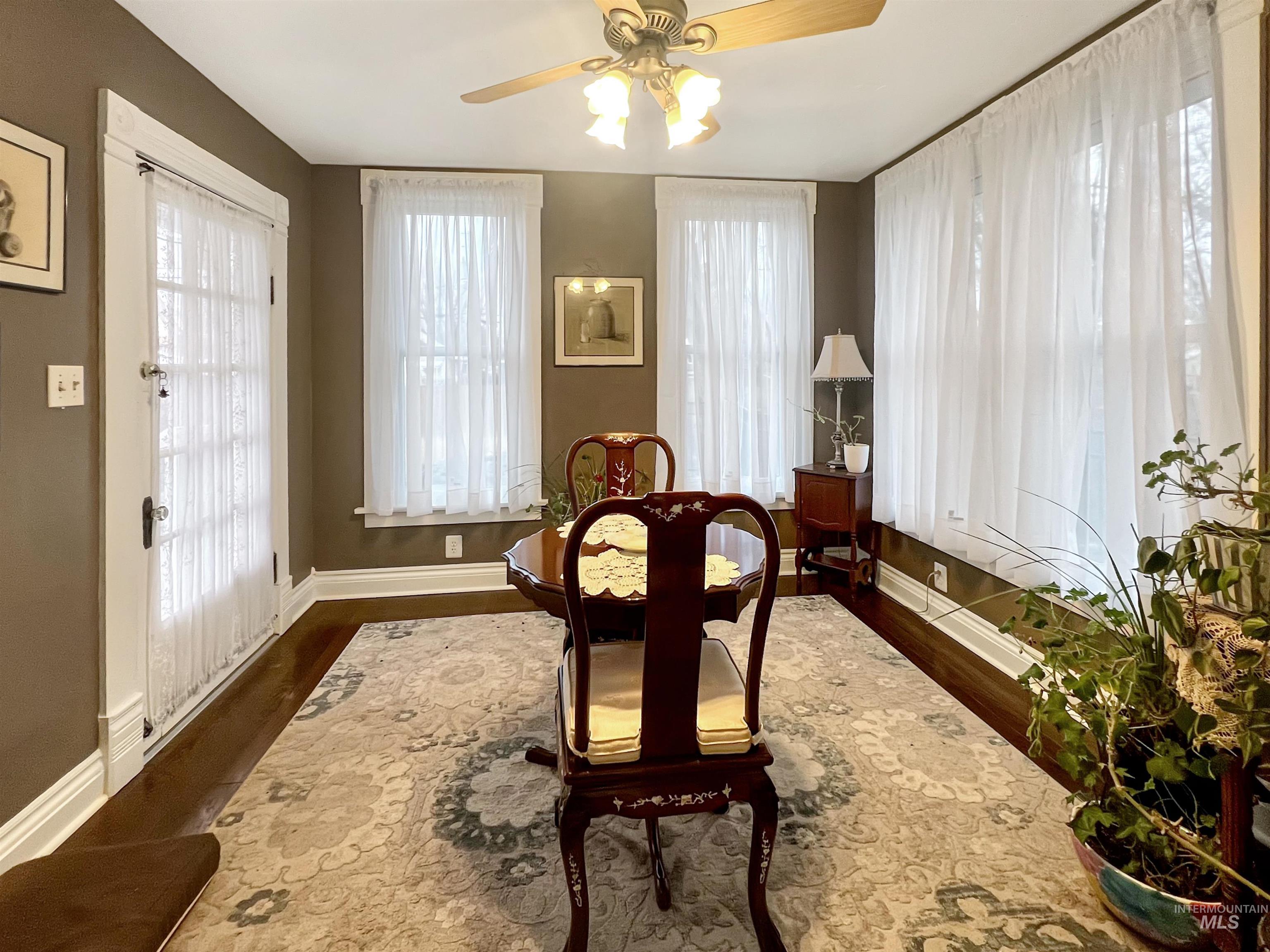 516 East Main Street Weiser, ID 83672 - Photo 24 of 50 Breakfast room leading out to patio