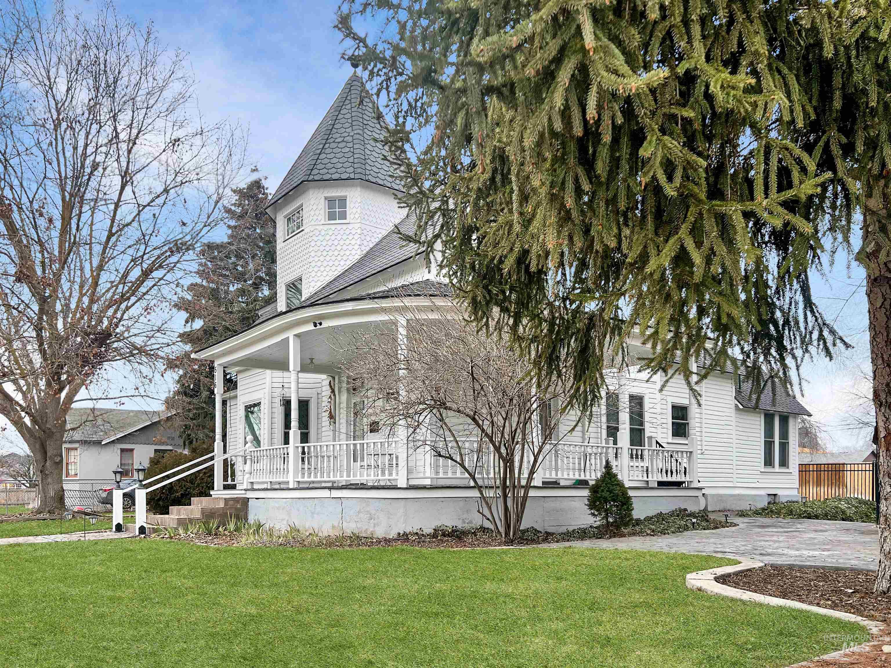 516 East Main Street Weiser, ID 83672 - Photo 4 of 50 View of front of home featuring covered porch and roof with shingles