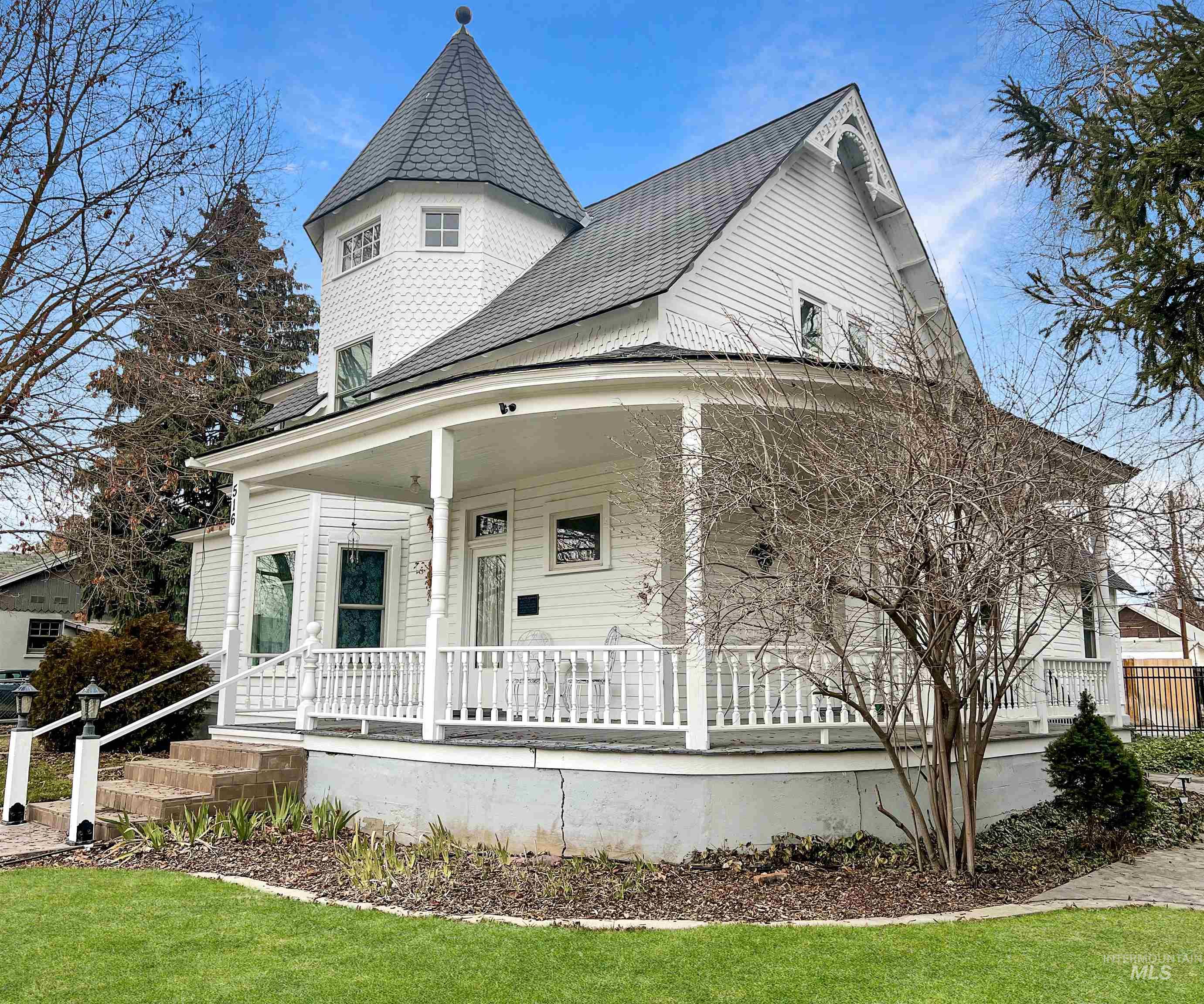 516 East Main Street Weiser, ID 83672 - Photo 5 of 50 Victorian-style house featuring covered porch and roof with shingles