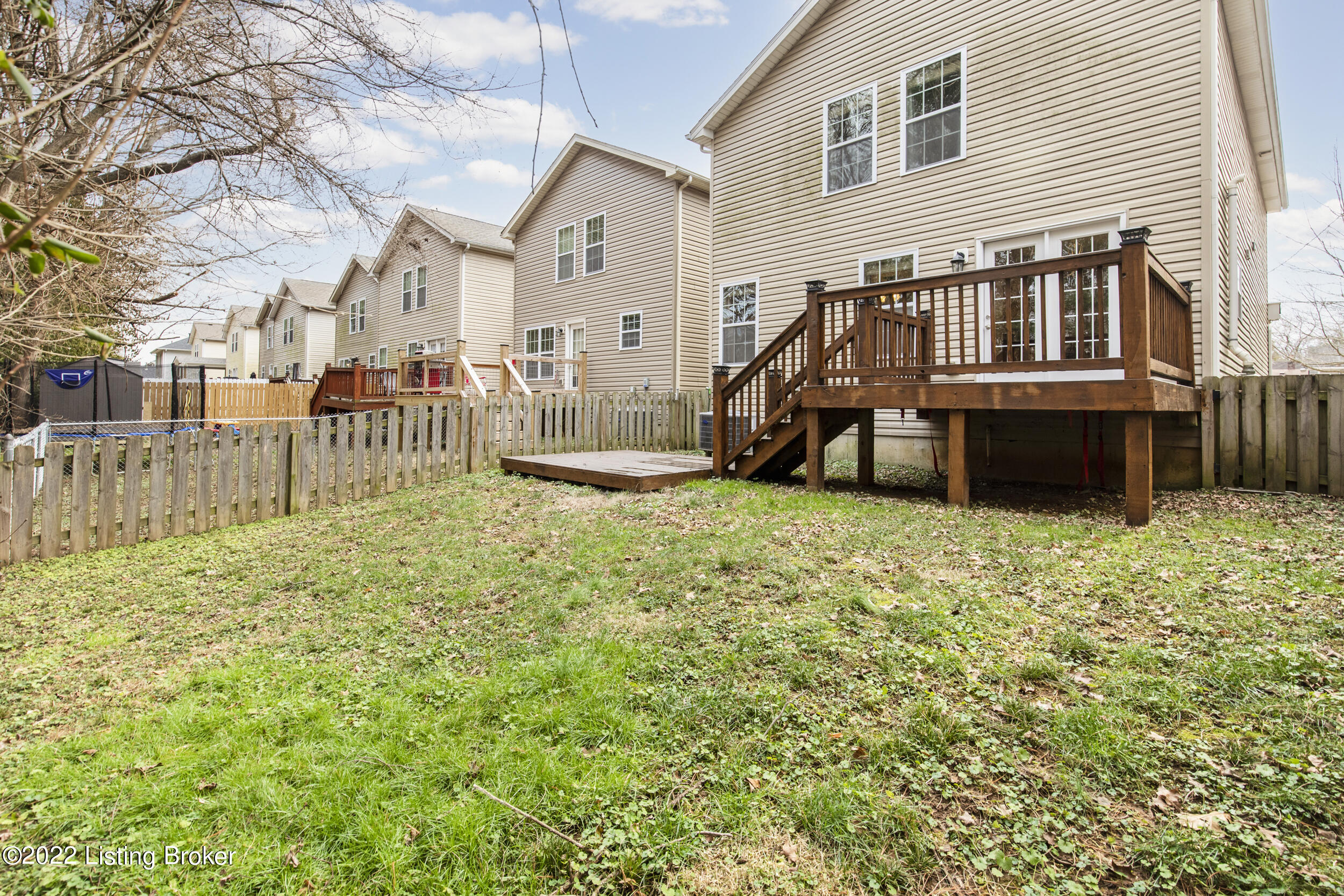 8909 Riley Avenue Lyndon, KY 40242 - Photo 32 of 34 32-rear