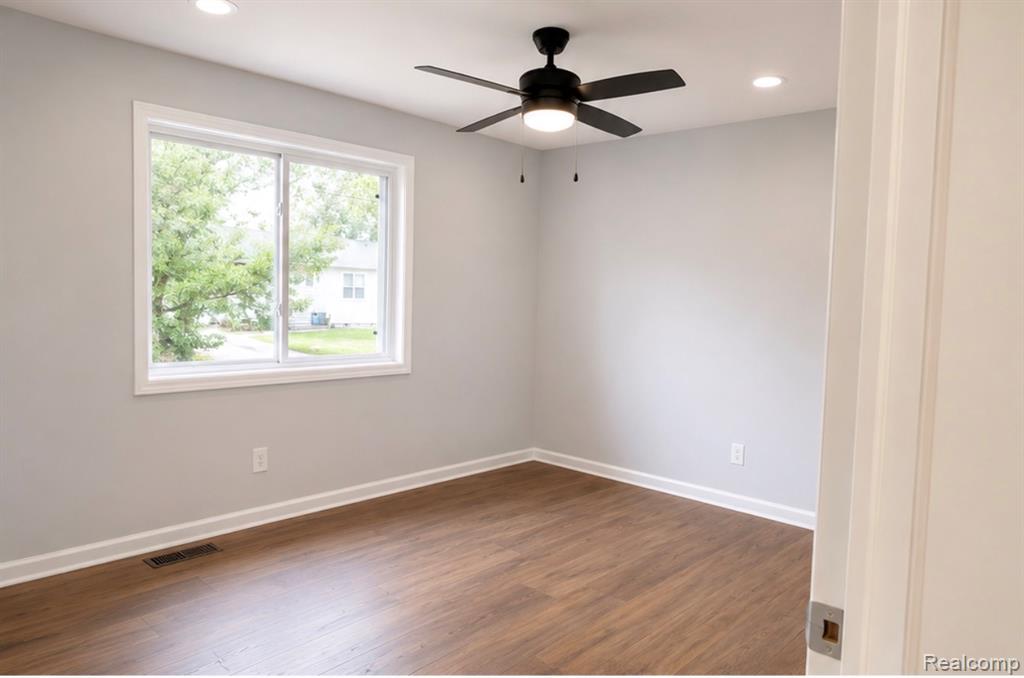 211 Hacker Street Rochester, MI 48307 - Photo 19 of 26