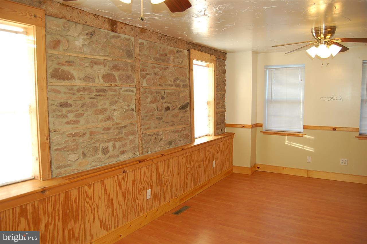 893 Greenbriar Road York, PA 17404 - Photo 4 of 28 Gallery Image 4