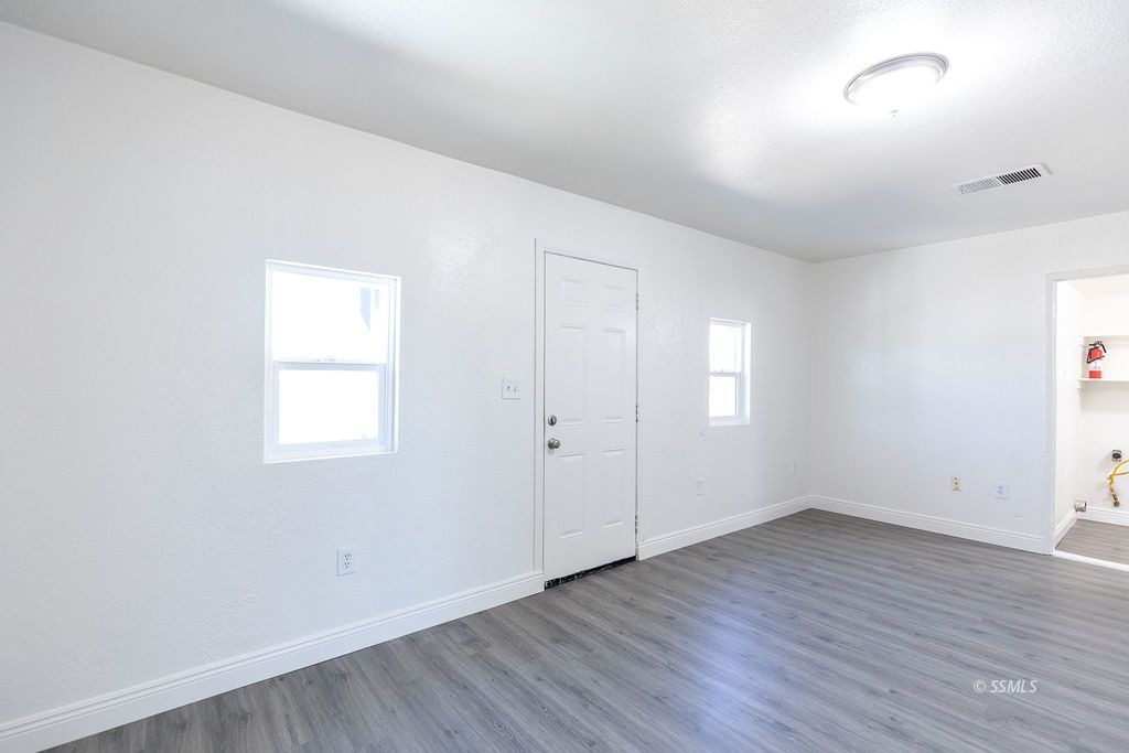 423 West Wilson Avenue Ridgecrest, CA 93555 - Photo 4 of 16