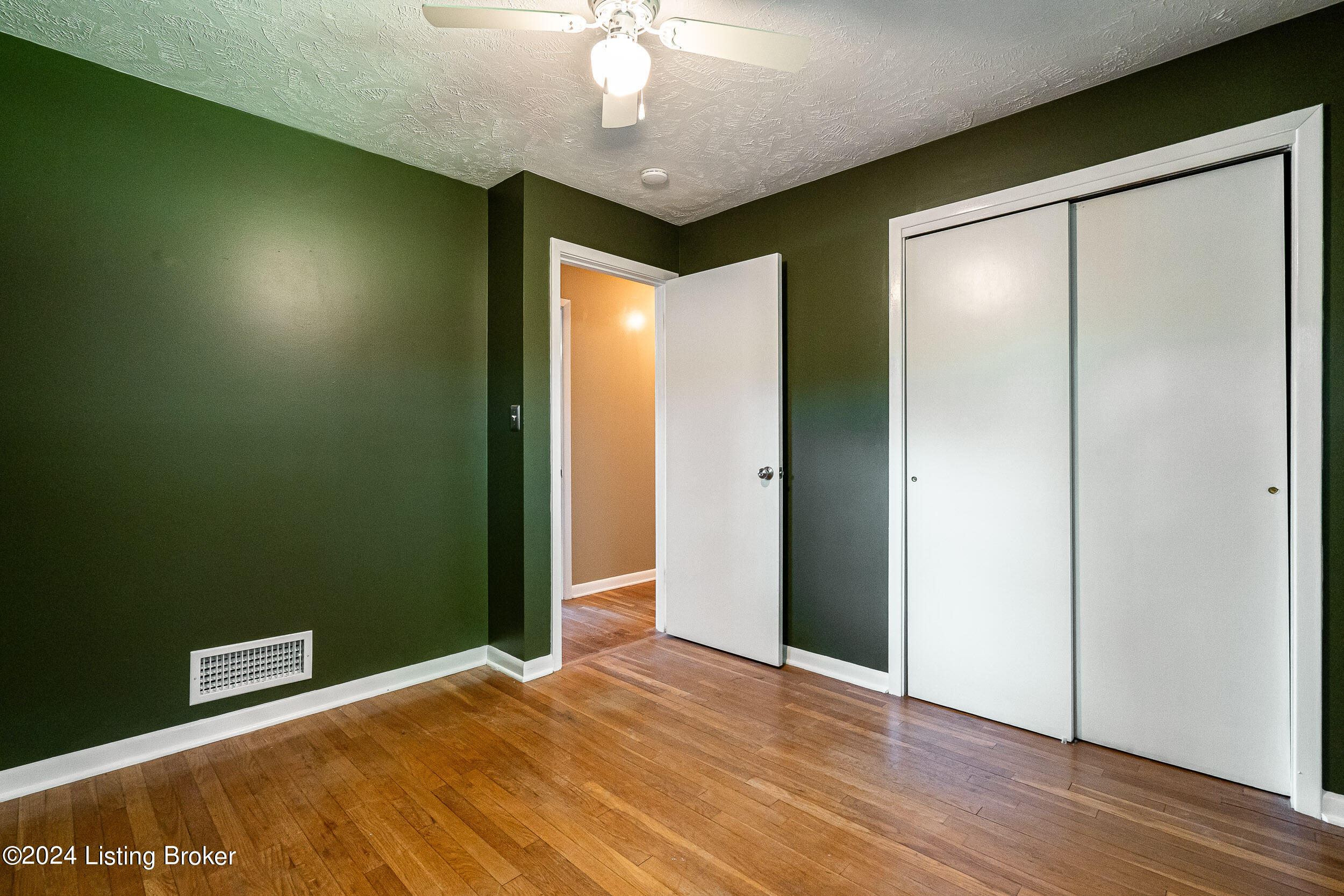 6421 Fernview Road Louisville, KY 40291 - Photo 34 of 52 6421 Fernview Road-49