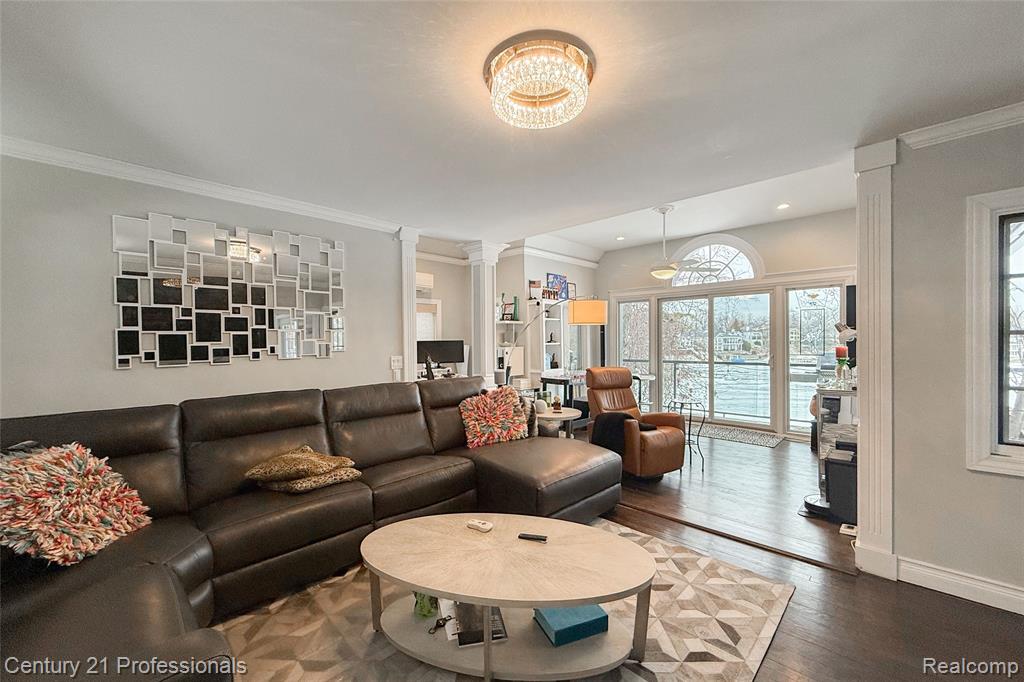 910 Pine Tree Road West Lake Orion, MI 48362 - Photo 23 of 52 Gallery Image 23