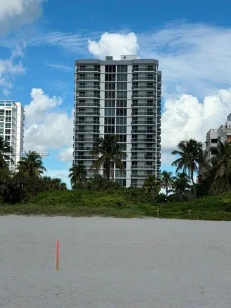 $3,900 | 2401 Collins Avenue, Unit 610, Miami Beach, FL 33140