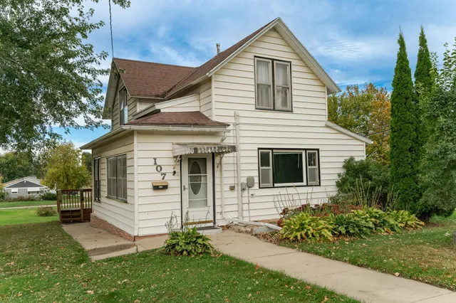 $189,900 | 107 4th Avenue Northeast, Dodge Center, MN 55927