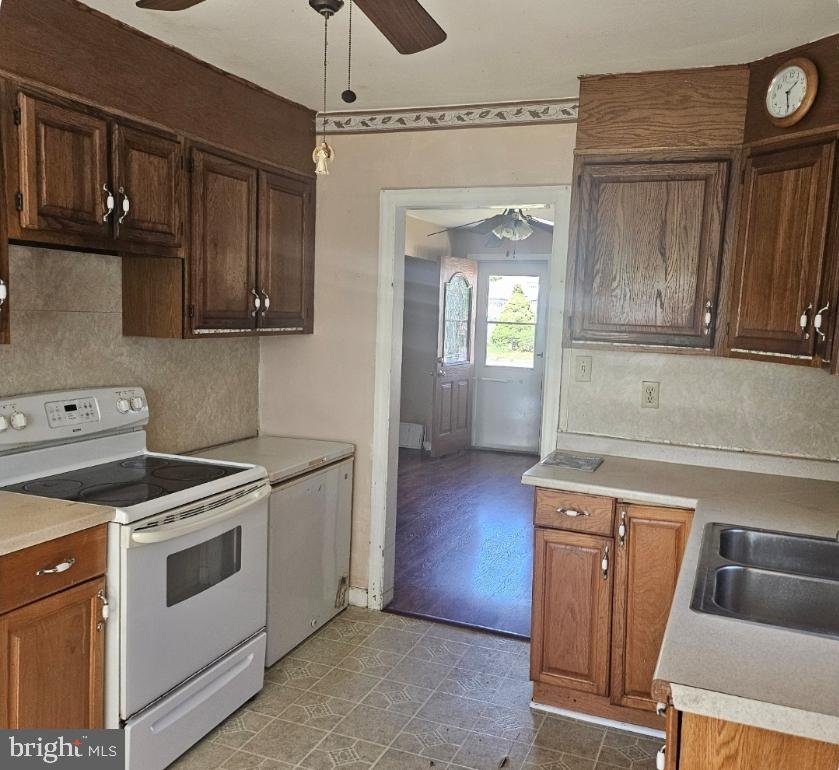 374 Manor Avenue Carneys Point, NJ 08069 - Photo 2 of 12