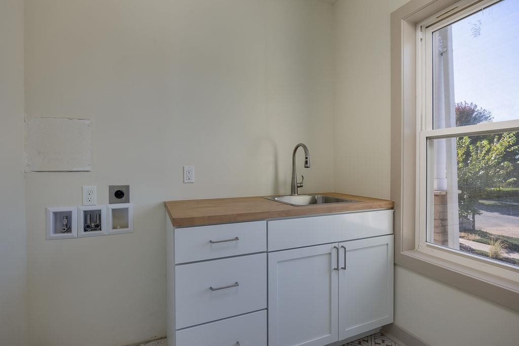 1113 North Division Street Waunakee, WI 53597 - Photo 13 of 34