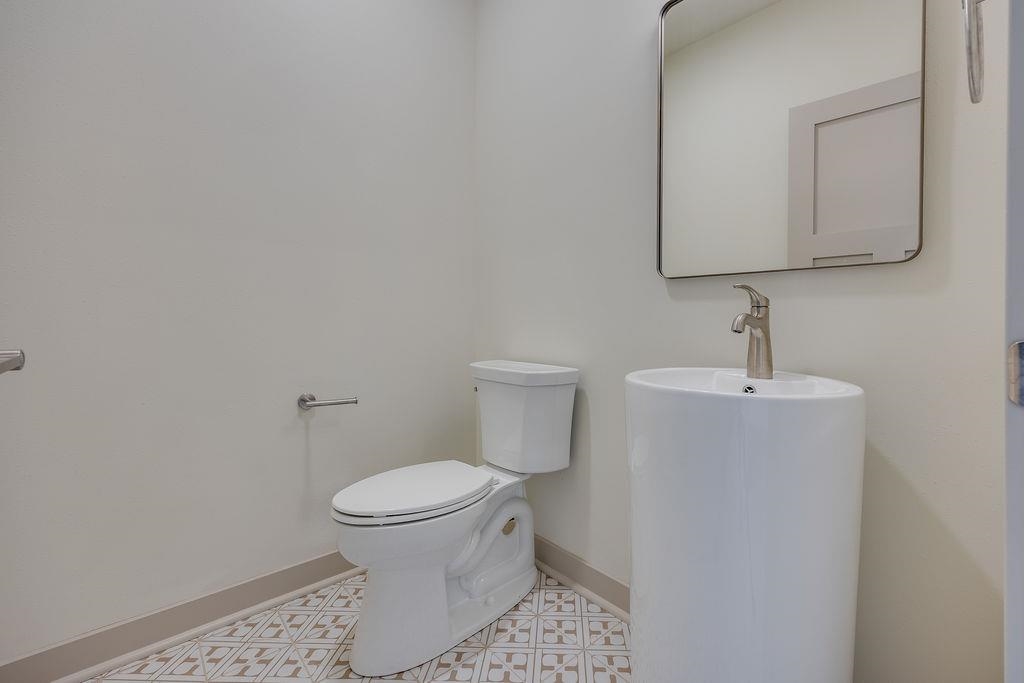 1113 North Division Street Waunakee, WI 53597 - Photo 14 of 34