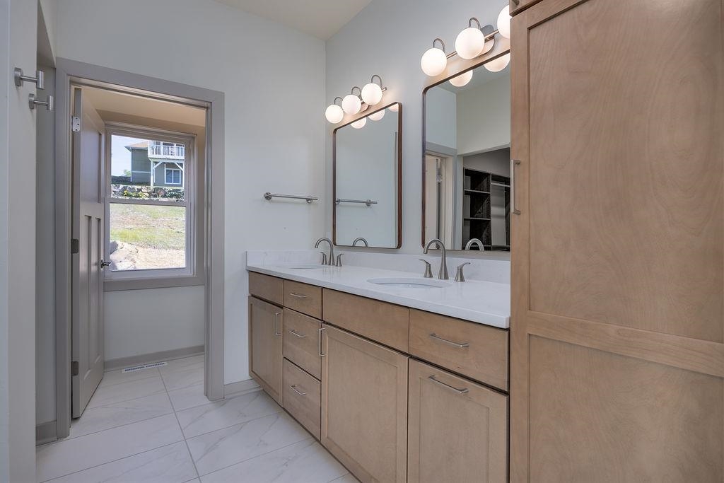 1113 North Division Street Waunakee, WI 53597 - Photo 17 of 34