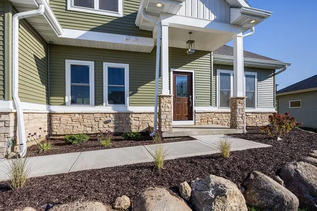 $849,900 | 1113 North Division Street, Waunakee, WI 53597