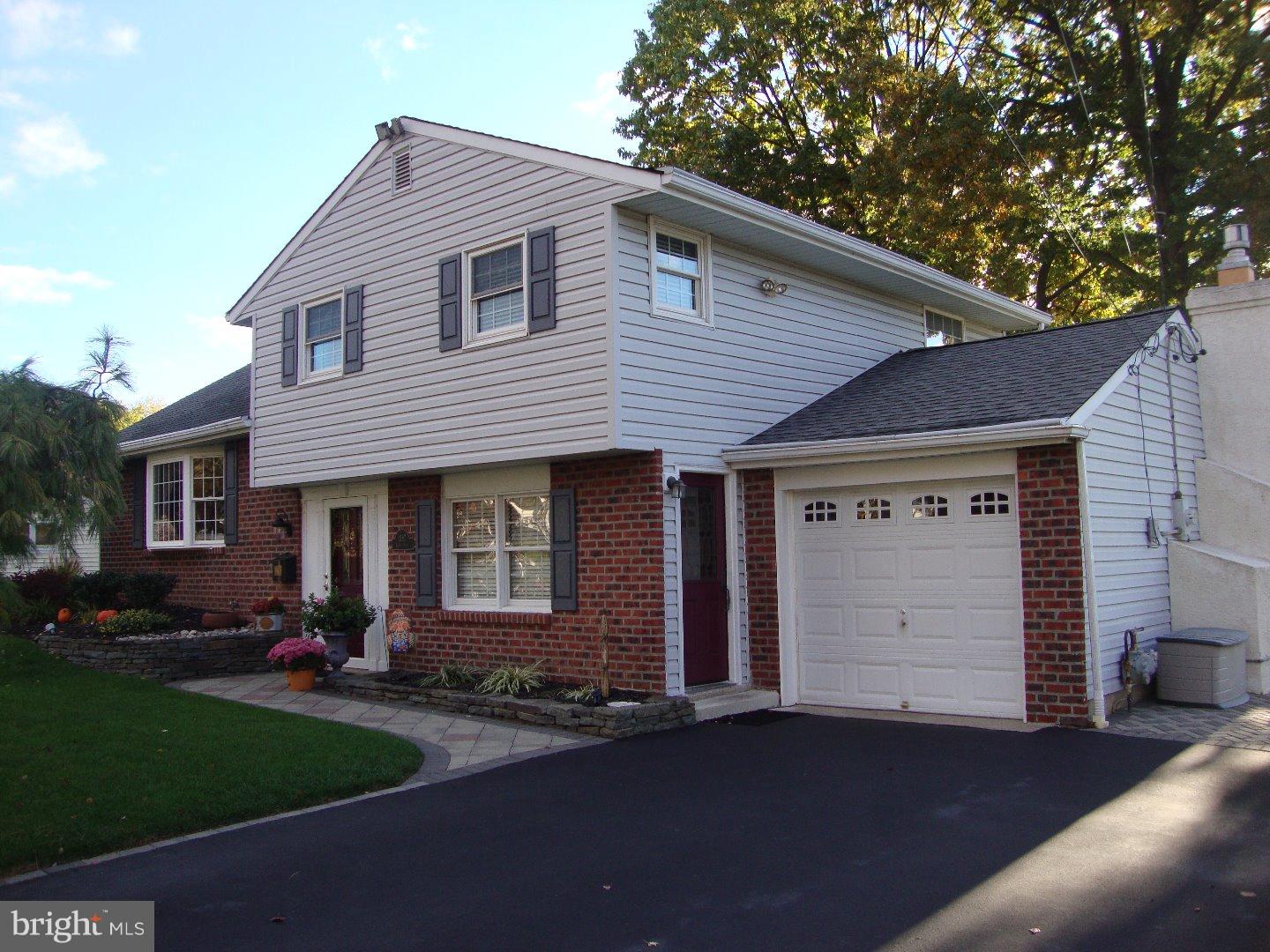 1387 Curtis Road Southampton, PA 18966 - Photo 2 of 25 Exterior Front