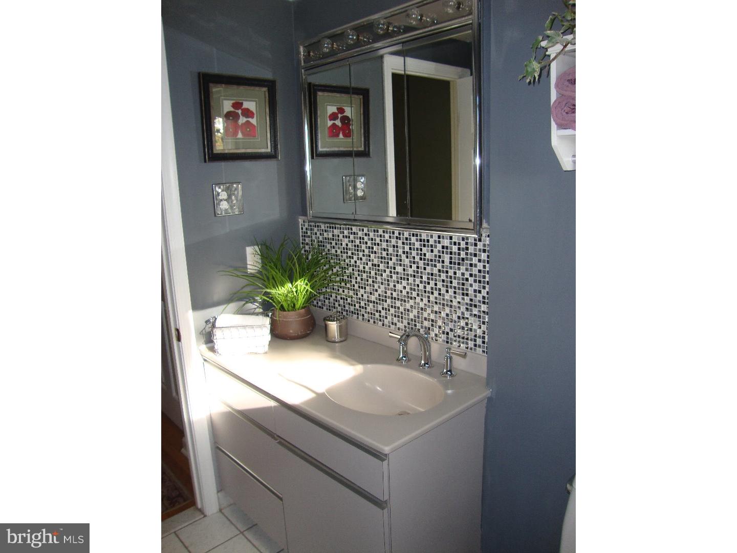 1387 Curtis Road Southampton, PA 18966 - Photo 17 of 25 Bathroom