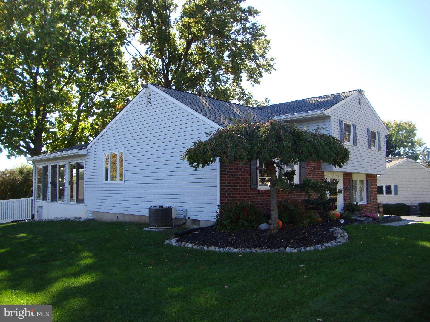 1387 Curtis Road Southampton, PA 18966 - Photo 3 of 25 Exterior Side