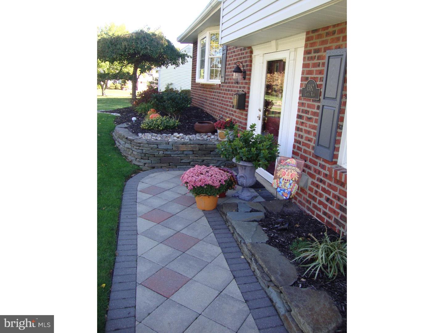 1387 Curtis Road Southampton, PA 18966 - Photo 4 of 25 Gallery Image 4