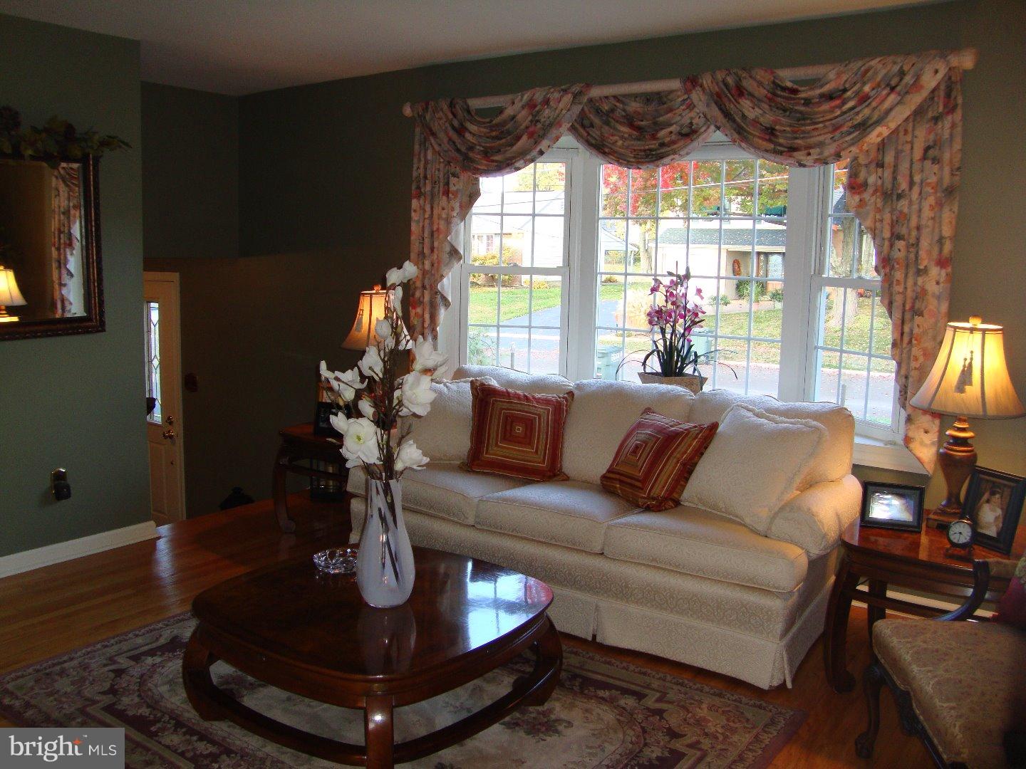 1387 Curtis Road Southampton, PA 18966 - Photo 6 of 25 Living Room