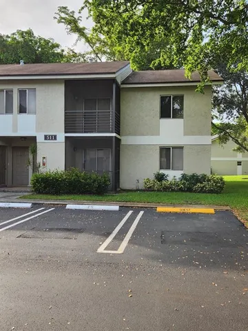 $2,300 | 511 Gardens Drive, Unit 104, Pompano Beach, FL 33069