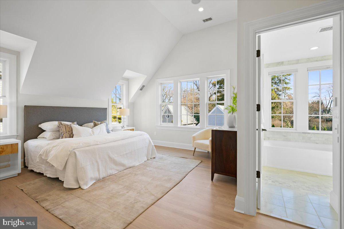 3213 Foxhall Road Northwest Washington, DC 20016 - Photo 18 of 35