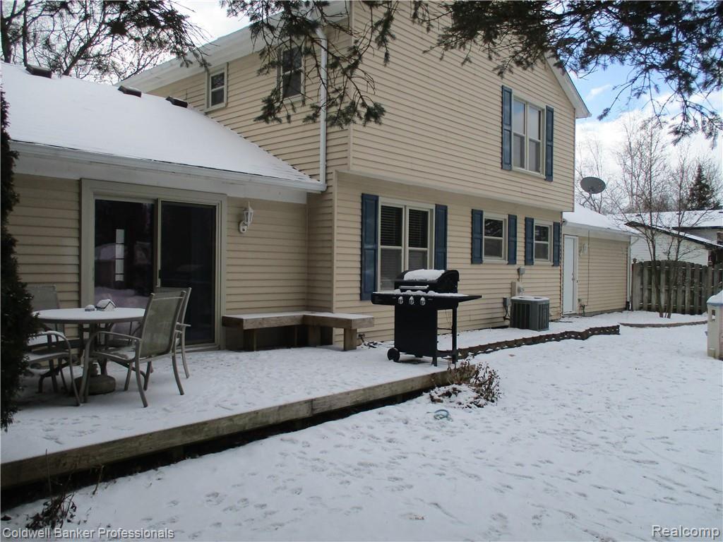 5347 Farley Road Clarkston, MI 48346 - Photo 23 of 29 Back Deck