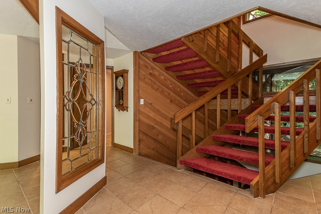 13530 Heath Road Novelty, OH 44072 - Photo 3 of 35 Gallery Image 3