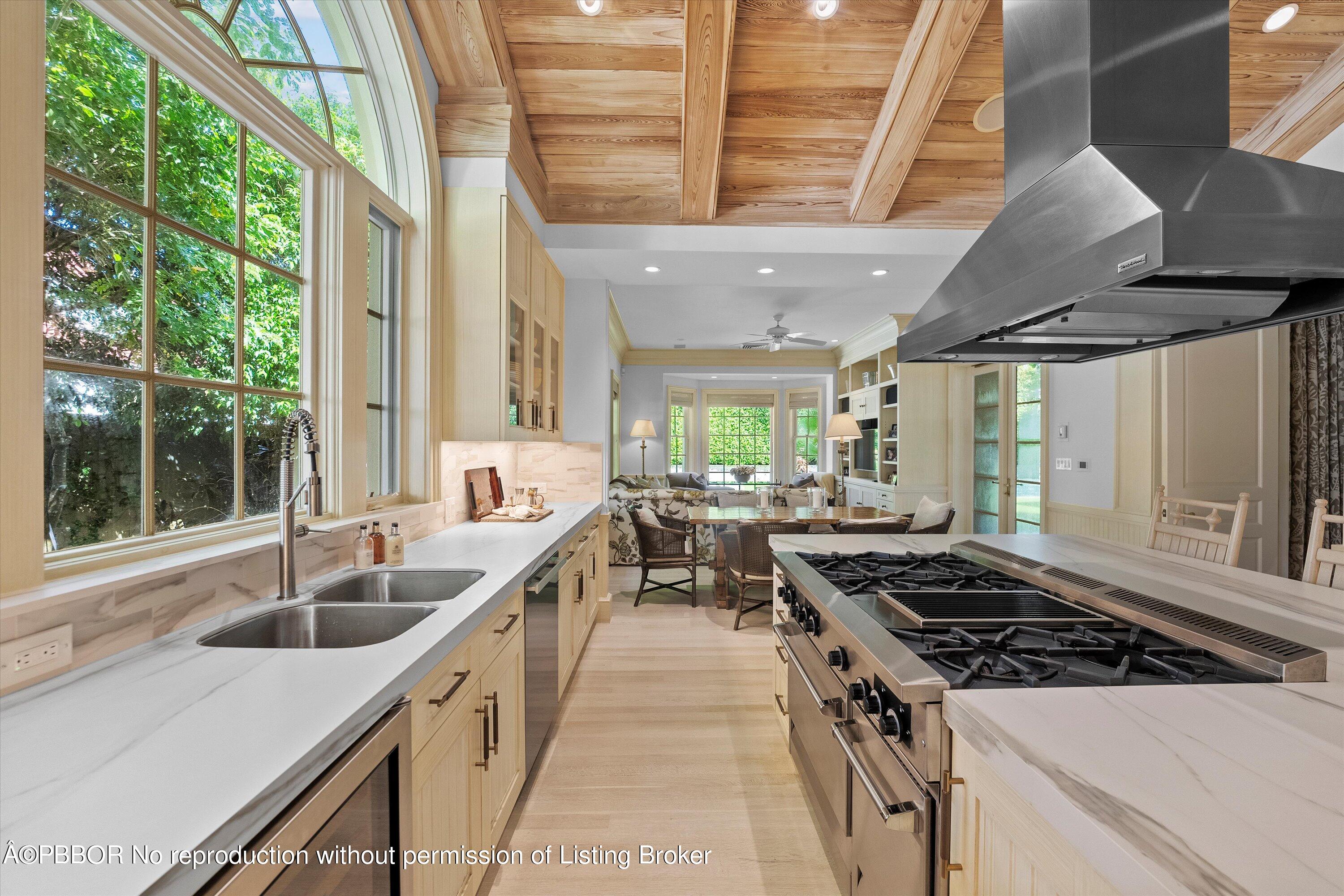 259 Merrain Road Palm Beach, FL 33480 - Photo 16 of 57 Kitchen