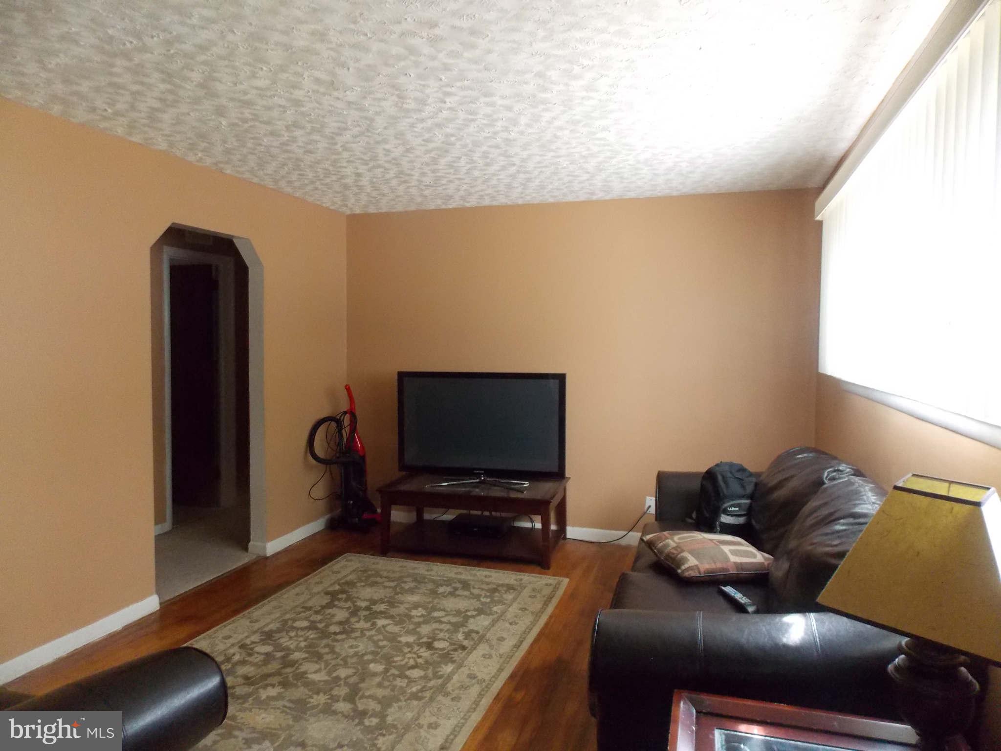 3210 Dalewood Road Fort Washington, MD 20744 - Photo 2 of 7 Living Room
