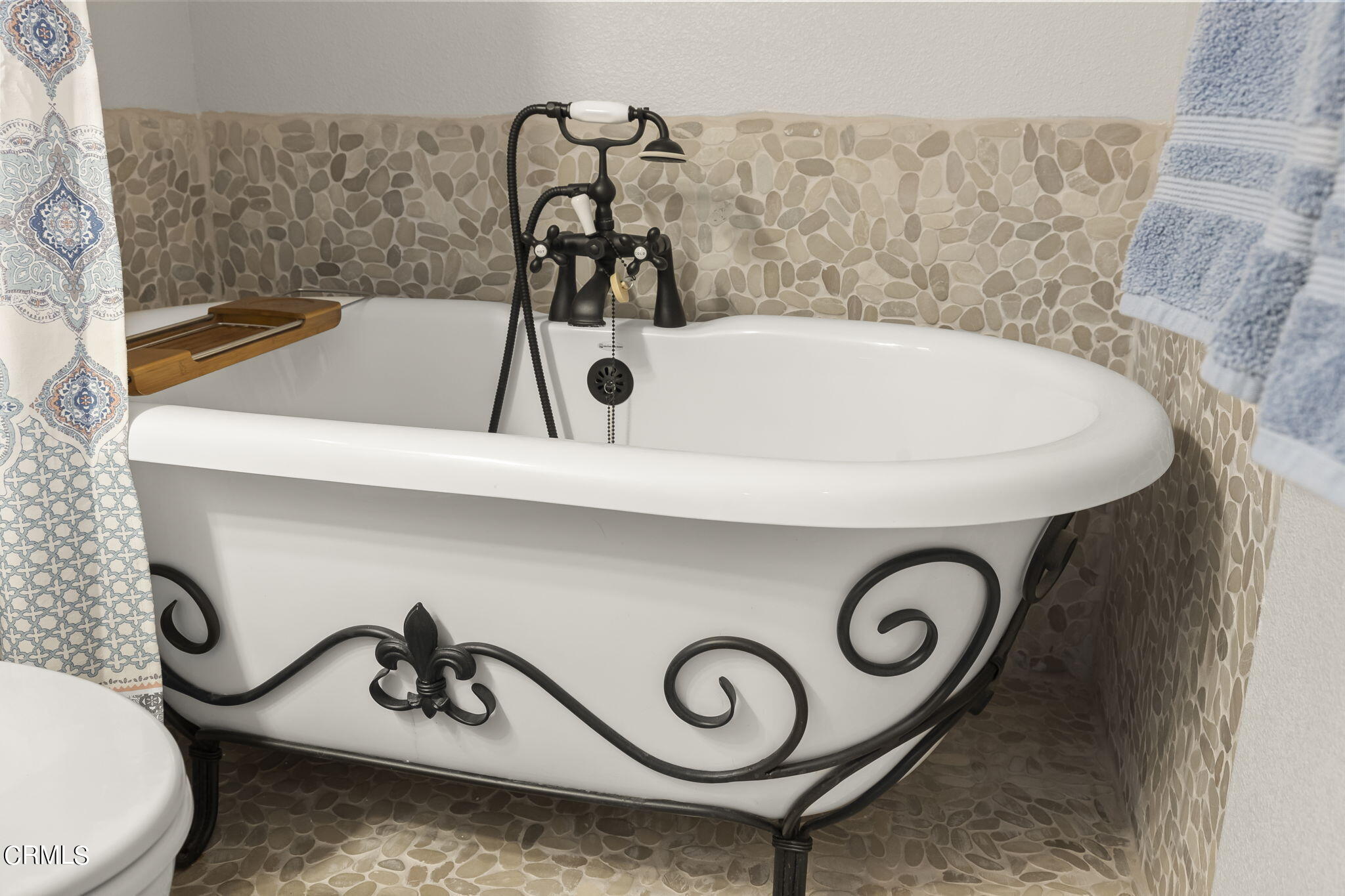 229 Rossmore Drive Oxnard, CA 93035 - Photo 36 of 54 11-web-or-mls-UpmarketMedia_229Ross-27