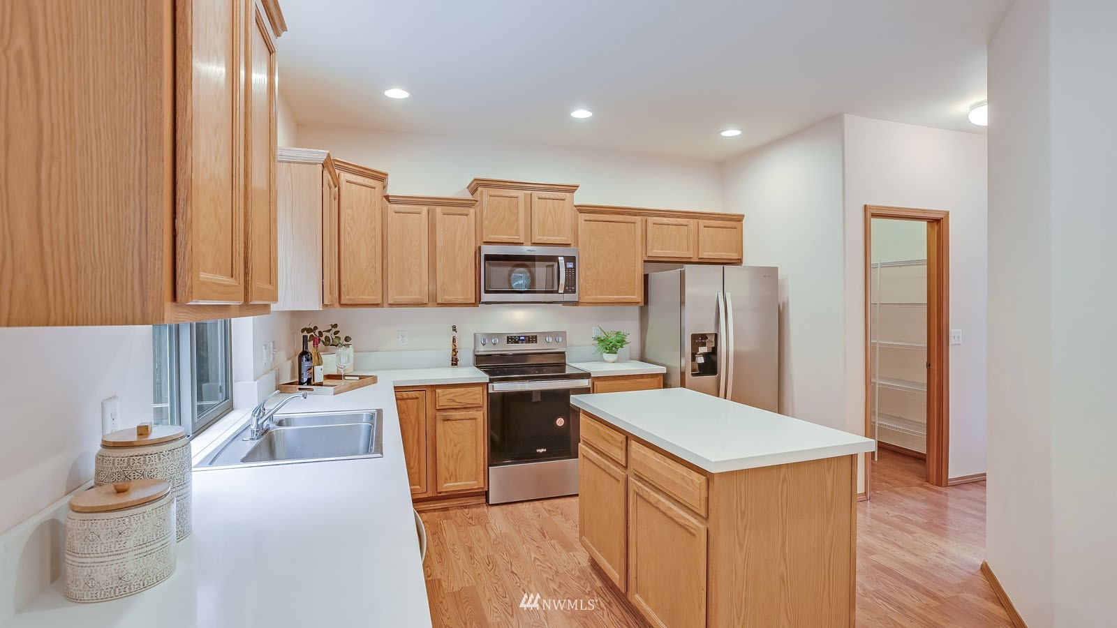 475 Pasco Place Northeast Renton, WA 98059 - Photo 10 of 22 Gallery Image 10