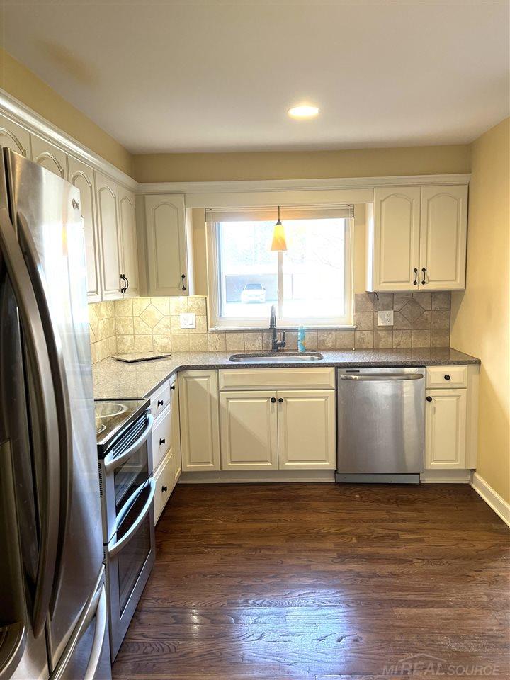 801 West Long Lake Road, Unit A2 Bloomfield Hills, MI 48302 - Photo 11 of 15