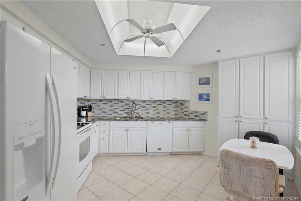 221 Northeast Plantation Road, Unit 406 Stuart, FL 34996 - Photo 18 of 49 Gallery Image 18