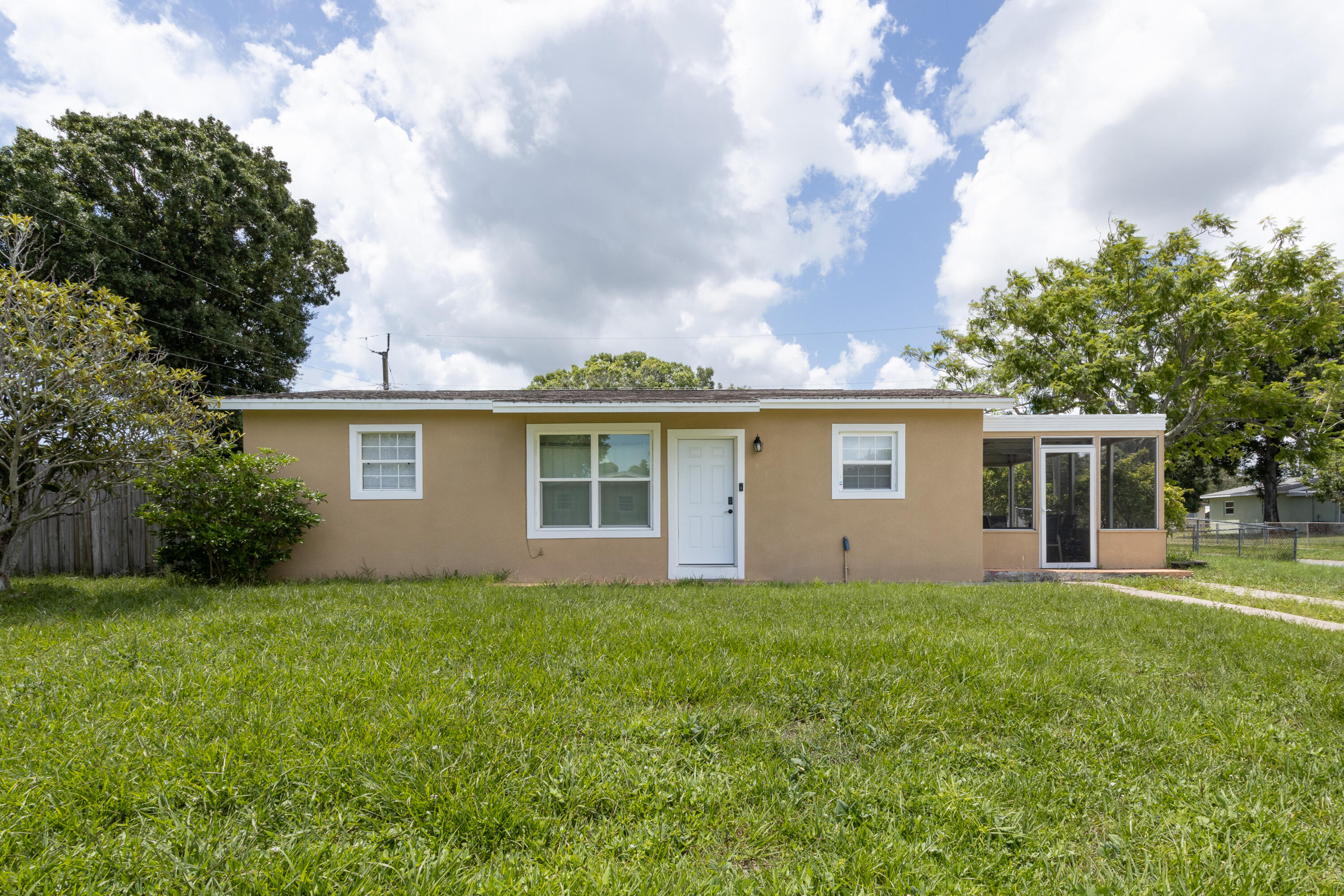 319 West Rutgers Street Melbourne, FL 32901 - Photo 1 of 19 a front view of house with yard and green space