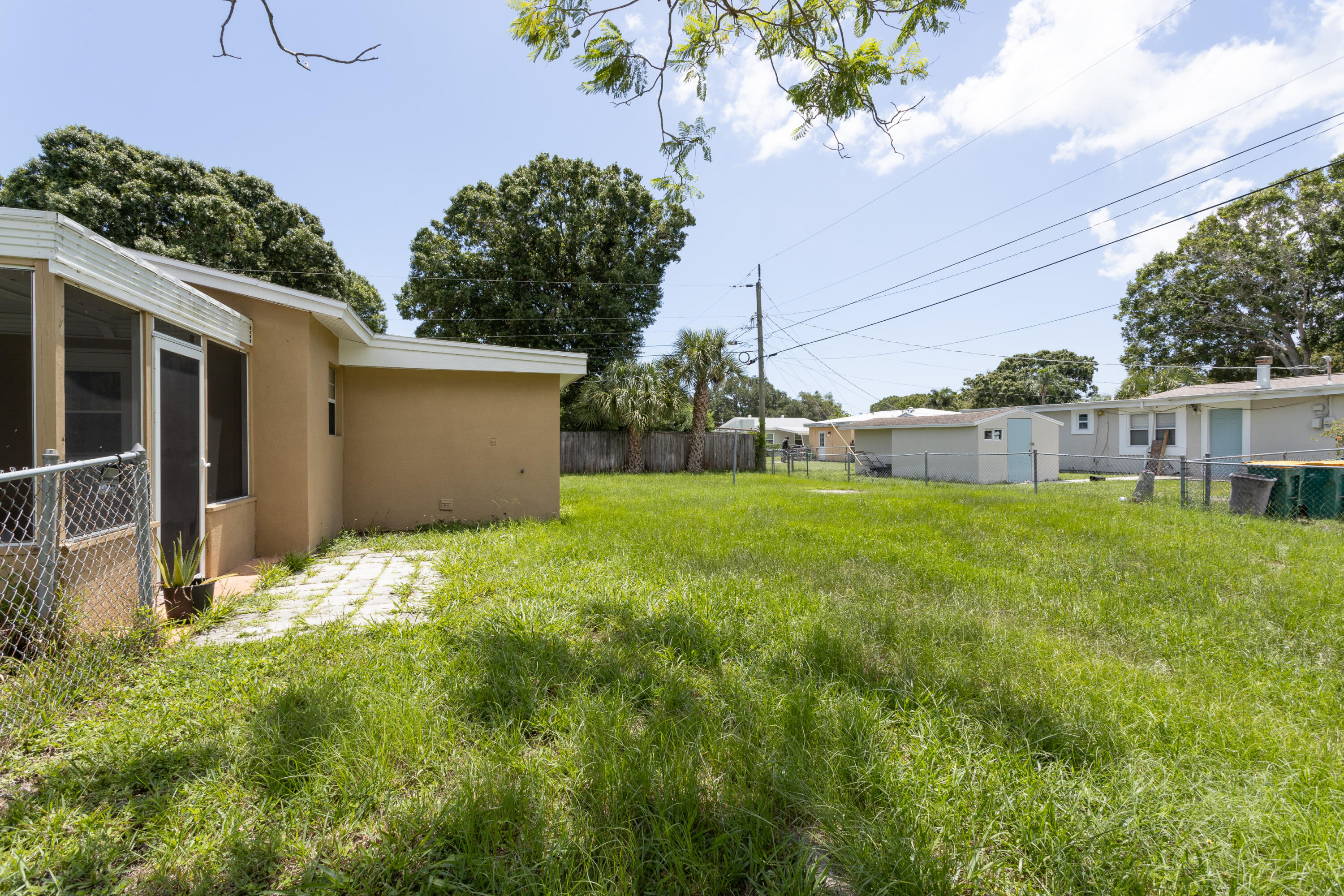 319 West Rutgers Street Melbourne, FL 32901 - Photo 17 of 19 a view of a house with backyard and sitting area