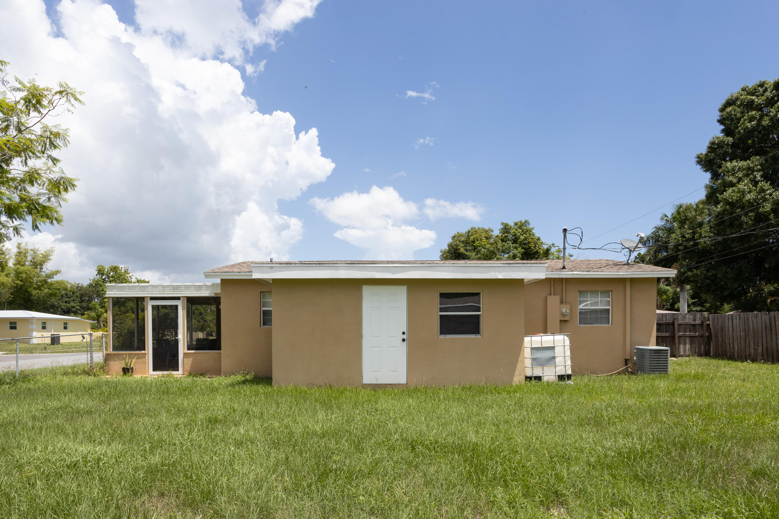 319 West Rutgers Street Melbourne, FL 32901 - Photo 18 of 19 a view of a house with backyard and garden