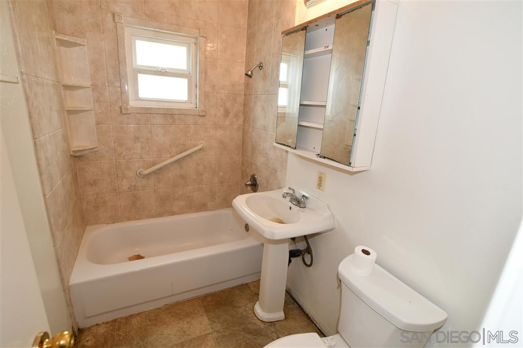 9348 St George Street Spring Valley, CA 91977 - Photo 6 of 24 Gallery Image 6