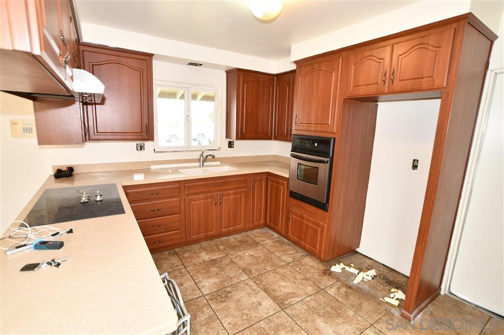 9348 St George Street Spring Valley, CA 91977 - Photo 10 of 24 Gallery Image 10